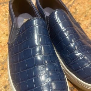 Blue snake texture loafers